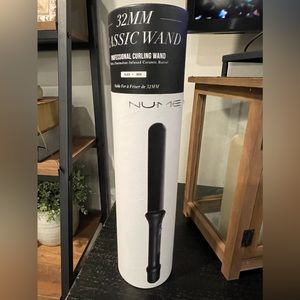 Brand new NuMe curling wand!
